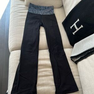 Black lululemon yoga pants